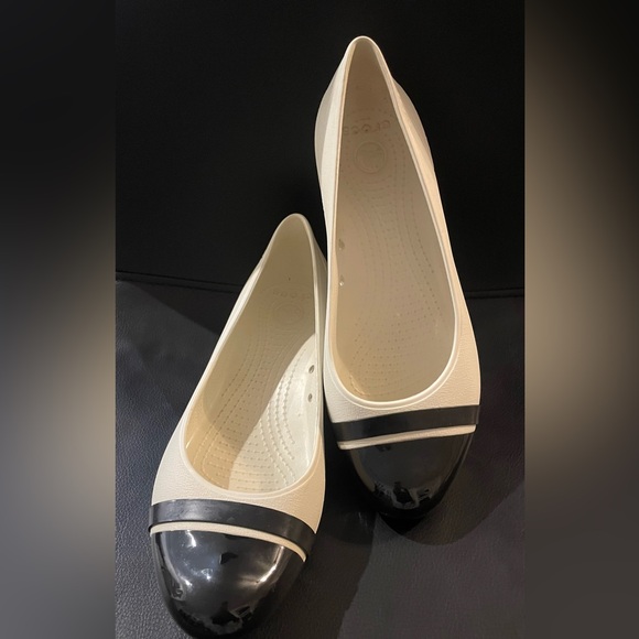 CROCS Black and Cream Women's Flats - Picture 1 of 6